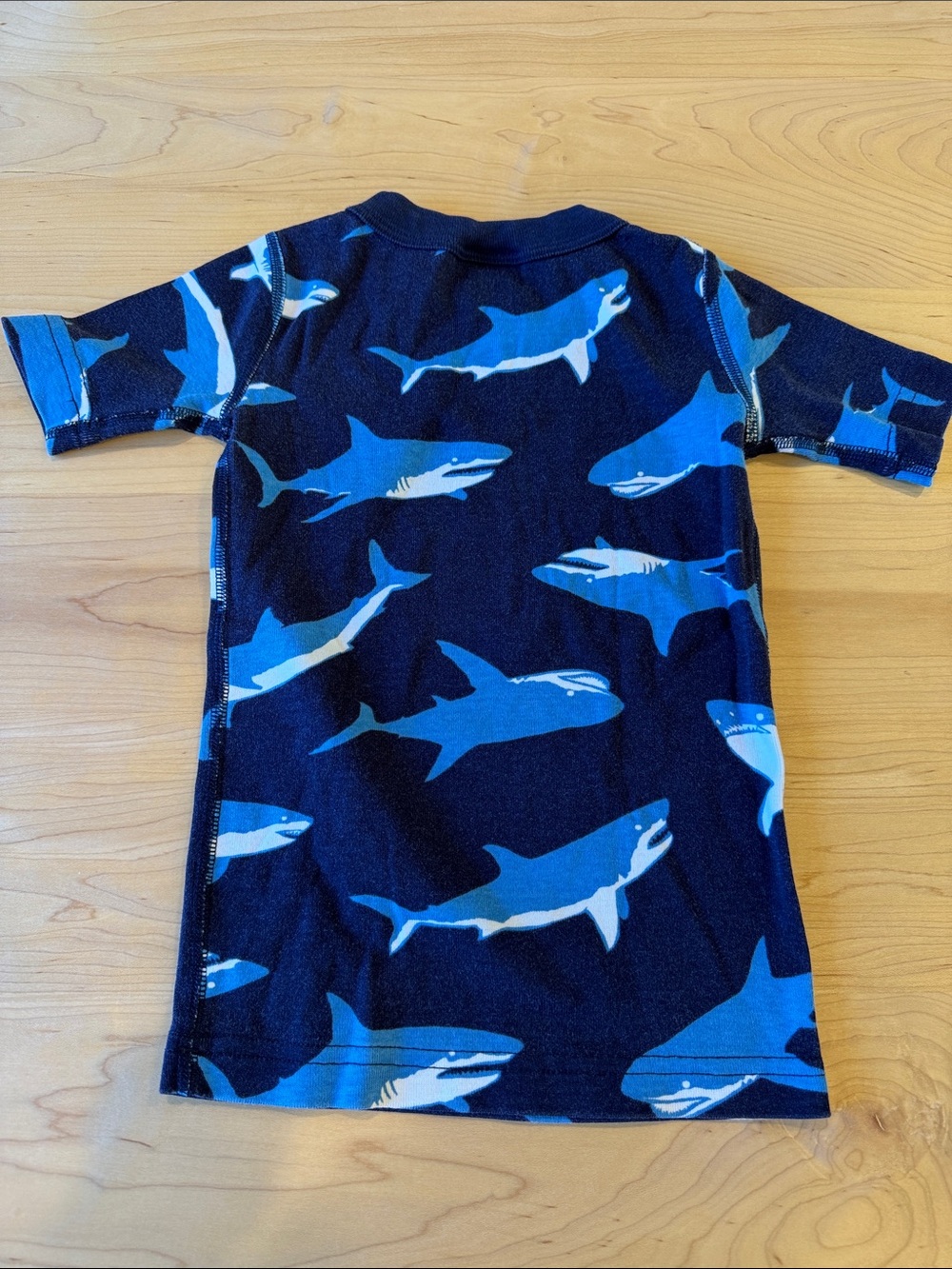 Hanna Andersson Short Pajamas in size 4 Blue Sharks ๐ - Picture 5 of 8